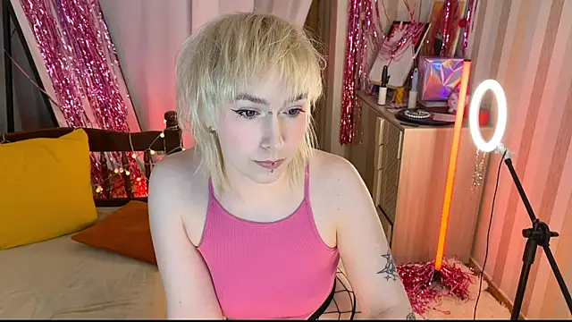 Snapshot of EmmyAmbros chatting on 02-07-26, 09:07 EmmyAmbros online show from 02-07-26, 09:07