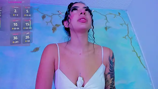 Snapshot of SaturnooStonee chatting on 10-24-25, 06:43 SaturnooStonee online show from 10-24-25, 06:43