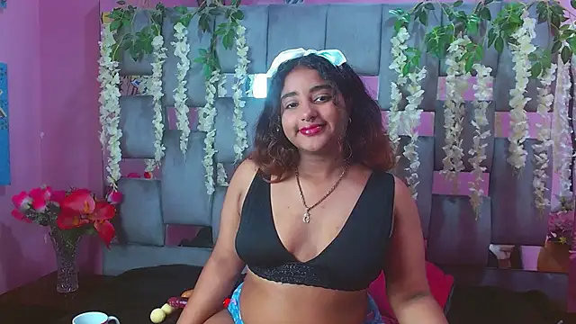 Sofia Hernandez  online show from 12-07-24, 12:35