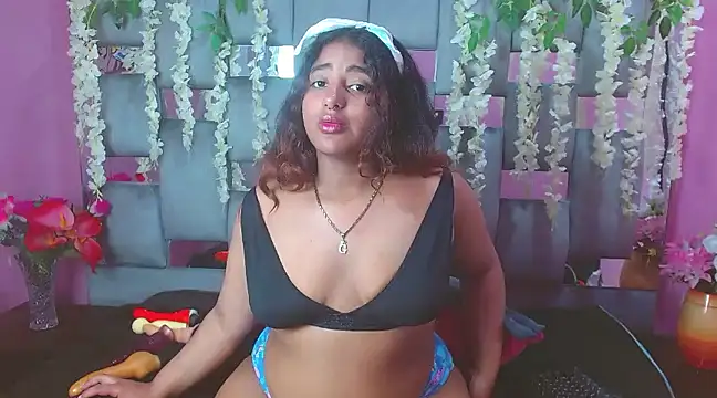 Sofia Hernandez  online show from 12-07-24, 06:48