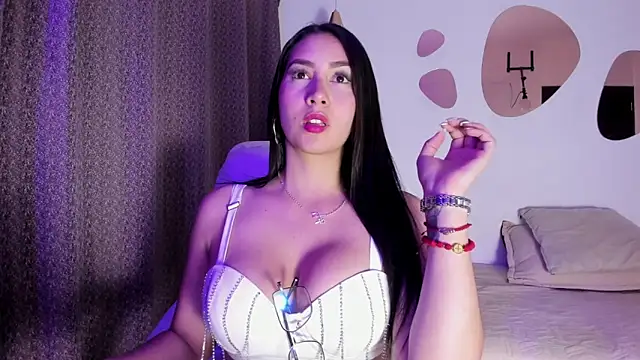 Snapshot of ValentinaaF chatting on 12-22-25, 11:51 ValentinaaF online show from 12-22-25, 11:51