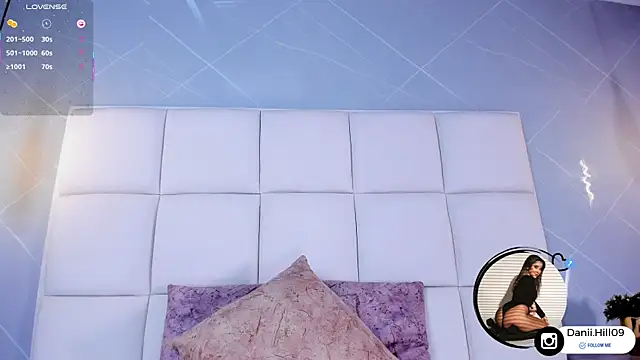 danii hill  online show from 10-15-25, 04:23