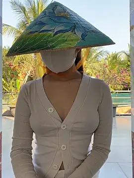 BabyThree  online show from 04-01-26, 09:10