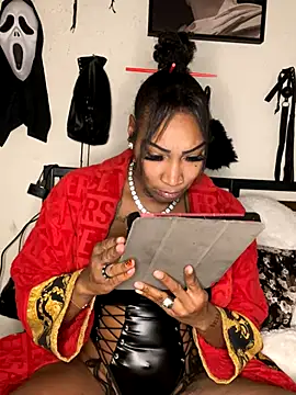 CUMQUEEN-XXX69 online show from 12-01-25, 02:16