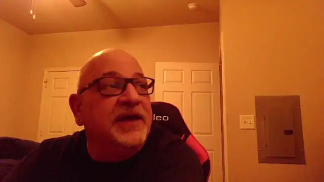 Snapshot of --JimmyJamzs-- chatting on 12-17-24, 02:33 --JimmyJamzs-- online show from 12-17-24, 02:33