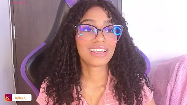 Snapshot of Heily_Fox chatting on 02-25-25, 09:42 Heily Fox online show from 02-25-25, 09:42