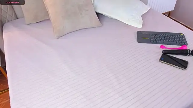 Snapshot of aria_greco chatting on 01-10-25, 03:07 aria greco online show from 01-10-25, 03:07