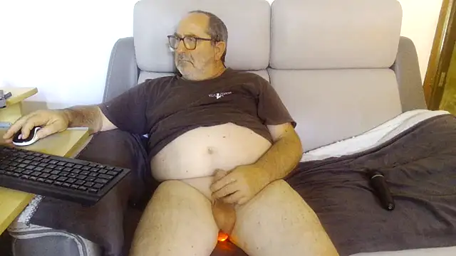 Snapshot of gillou1234 chatting on 06-22-26, 02:47 gillou1234 online show from 06-22-26, 02:47