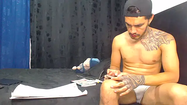 Hot Sharks  online show from 04-04-26, 07:17