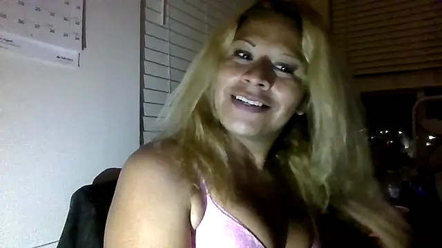 Snapshot of allissonw13 chatting on 07-13-26, 06:16 allissonw13 online show from 07-13-26, 06:16