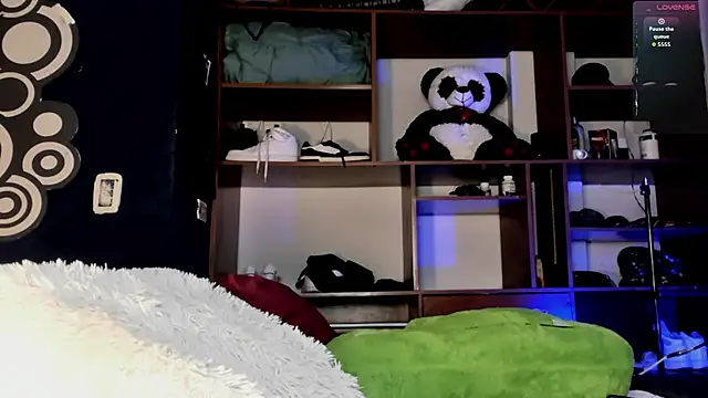 Snapshot of Teo_skinny chatting on 07-23-26, 12:57 Teo skinny online show from 07-23-26, 12:57