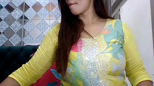 Snapshot of sparkling_queen chatting on 11-05-25, 01:55 sparkling queen online show from 11-05-25, 01:55