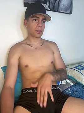 Snapshot of santiago_sosa24 chatting on 06-19-26, 03:38 santiago sosa24 online show from 06-19-26, 03:38