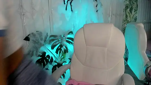 cute hollywood online show from 10-20-25, 08:53