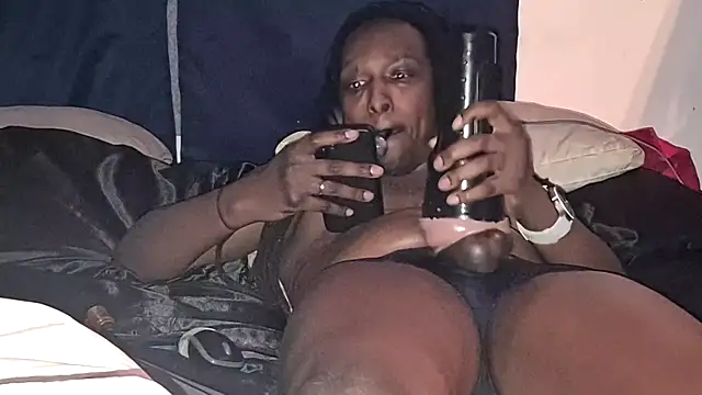 Snapshot of suzyswallowsxxx704 chatting on 02-08-26, 02:20 suzyswallowsxxx704 online show from 02-08-26, 02:20