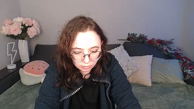 Snapshot of Mini_Diva chatting on 01-12-25, 09:08 Mini Diva online show from 01-12-25, 09:08