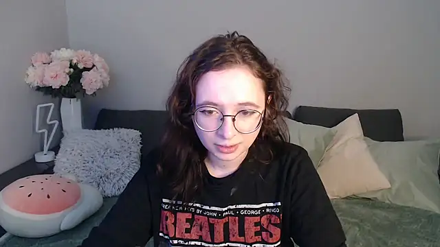 Snapshot of Mini_Diva chatting on 02-02-25, 09:08 Mini Diva online show from 02-02-25, 09:08