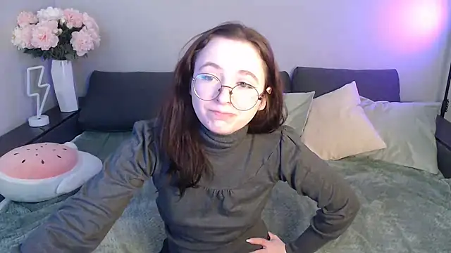Snapshot of Mini_Diva chatting on 02-11-25, 09:09 Mini Diva online show from 02-11-25, 09:09