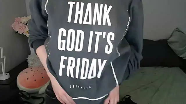 Mini Diva online show from 10-22-25, 08:25