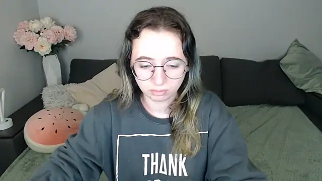 Mini Diva online show from 10-24-25, 08:11