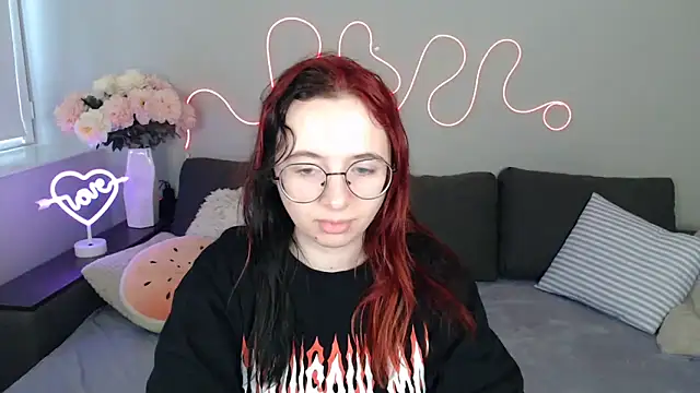 Mini Diva online show from 11-11-25, 09:09