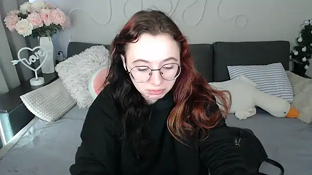 Mini Diva online show from 04-15-26, 08:10