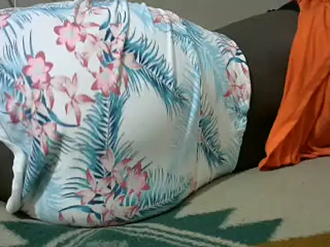 Snapshot of queen_sessely12 chatting on 02-19-25, 06:54 queen sessely12 online show from 02-19-25, 06:54