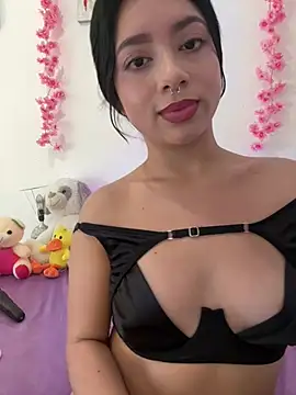 Snapshot of AliceJovovich chatting on 12-19-24, 10:56 AliceJovovich online show from 12-19-24, 10:56