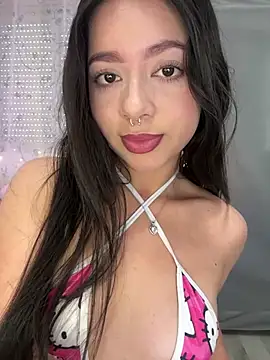 Snapshot of AliceJovovich chatting on 01-10-25, 10:50 AliceJovovich online show from 01-10-25, 10:50