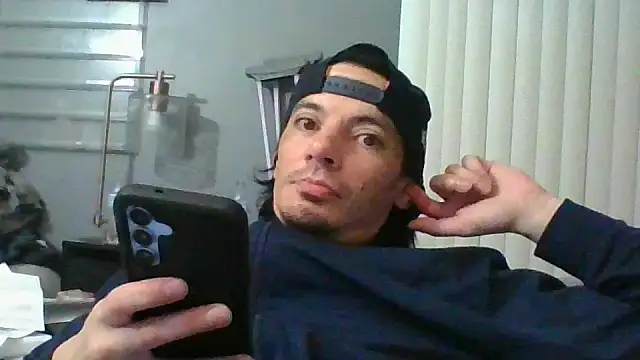 Snapshot of gifted723 chatting on 11-30-25, 06:28 gifted723 online show from 11-30-25, 06:28