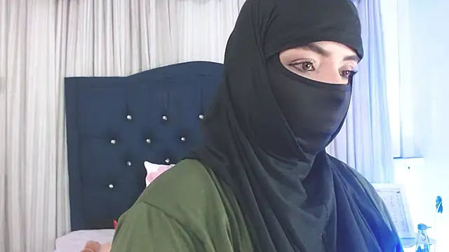 Snapshot of Uzra_hayed chatting on 01-18-25, 07:26 Uzra hayed online show from 01-18-25, 07:26