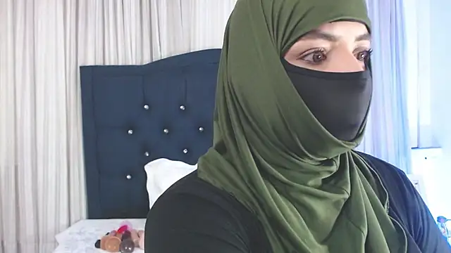 Snapshot of Uzra_hayed chatting on 01-21-25, 07:50 Uzra hayed online show from 01-21-25, 07:50