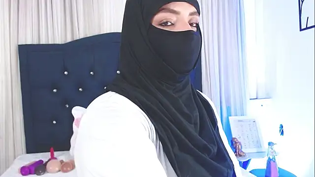 Snapshot of Uzra_hayed chatting on 02-11-25, 07:38 Uzra hayed online show from 02-11-25, 07:38