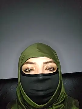 Snapshot of Uzra_hayed chatting on 02-14-25, 02:39 Uzra hayed online show from 02-14-25, 02:39