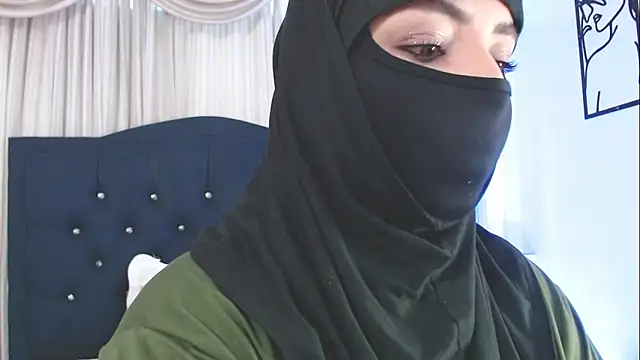 Snapshot of Uzra_hayed chatting on 02-20-25, 07:41 Uzra hayed online show from 02-20-25, 07:41