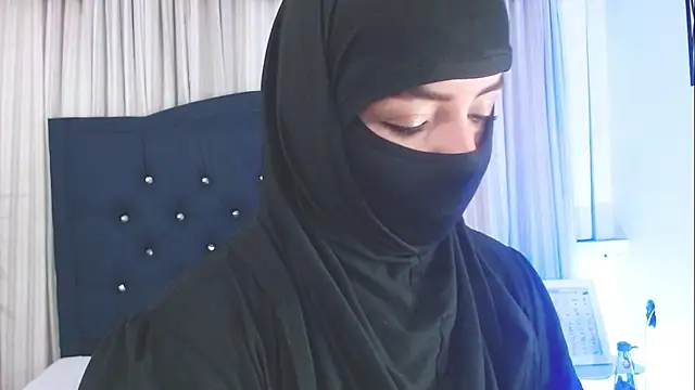 Snapshot of Uzra_hayed chatting on 02-21-25, 10:48 Uzra hayed online show from 02-21-25, 10:48