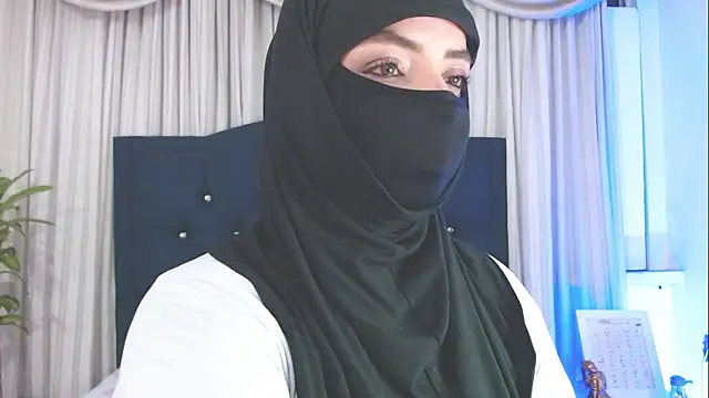 Snapshot of Uzra_hayed chatting on 02-25-25, 10:39 Uzra hayed online show from 02-25-25, 10:39