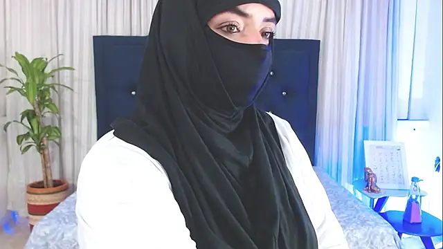 Snapshot of Uzra_hayed chatting on 03-04-25, 10:38 Uzra hayed online show from 03-04-25, 10:38