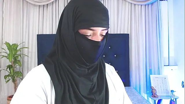 Snapshot of Uzra_hayed chatting on 03-05-25, 01:42 Uzra hayed online show from 03-05-25, 01:42