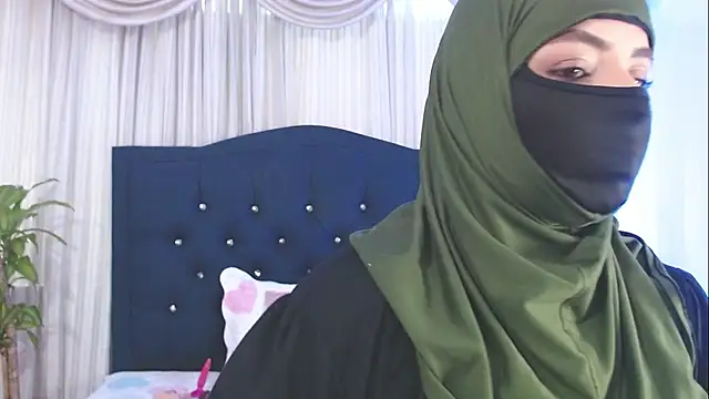 Snapshot of Uzra_hayed chatting on 03-08-25, 06:58 Uzra hayed online show from 03-08-25, 06:58