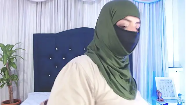 Snapshot of Uzra_hayed chatting on 03-10-25, 08:01 Uzra hayed online show from 03-10-25, 08:01