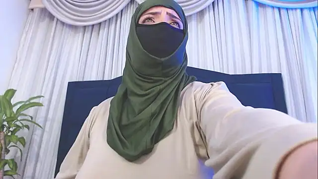 Snapshot of Uzra_hayed chatting on 03-11-25, 02:21 Uzra hayed online show from 03-11-25, 02:21