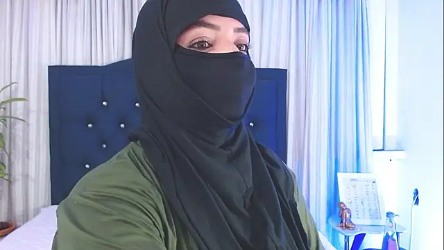 Snapshot of Uzra_hayed chatting on 03-13-25, 10:21 Uzra hayed online show from 03-13-25, 10:21