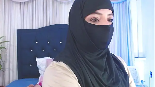 Snapshot of Uzra_hayed chatting on 03-19-25, 08:11 Uzra hayed online show from 03-19-25, 08:11