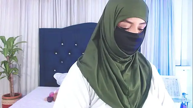 Snapshot of Uzra_hayed chatting on 03-20-25, 07:25 Uzra hayed online show from 03-20-25, 07:25