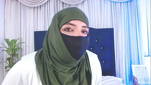 Snapshot of Uzra_hayed chatting on 03-20-25, 11:02 Uzra hayed online show from 03-20-25, 11:02