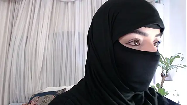 Snapshot of Uzra_hayed chatting on 09-24-25, 07:39 Uzra hayed online show from 09-24-25, 07:39