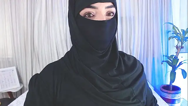 Snapshot of Uzra_hayed chatting on 09-28-25, 02:33 Uzra hayed online show from 09-28-25, 02:33