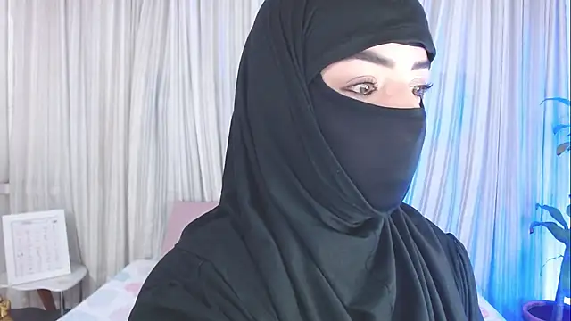 Snapshot of Uzra_hayed chatting on 10-04-25, 11:30 Uzra hayed online show from 10-04-25, 11:30