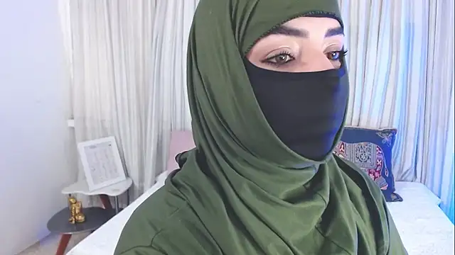 Snapshot of Uzra_hayed chatting on 10-09-25, 07:34 Uzra hayed online show from 10-09-25, 07:34